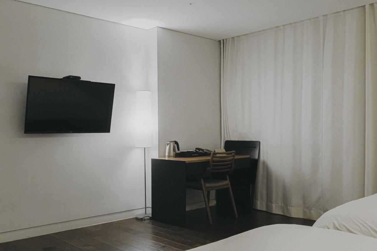 Acc Design Hotel Gwangju Metropolitan City Bagian luar foto